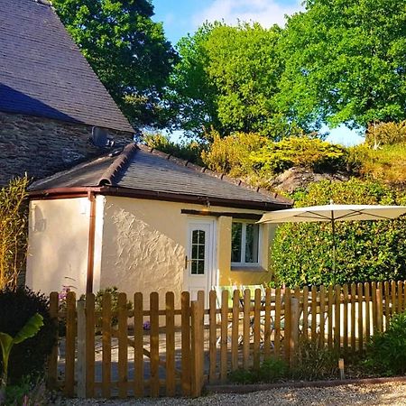 Le Vieux Moulin Gites - A Charming Stone Cottage With Garden View And Seasonal Pool Guegon Exterior foto