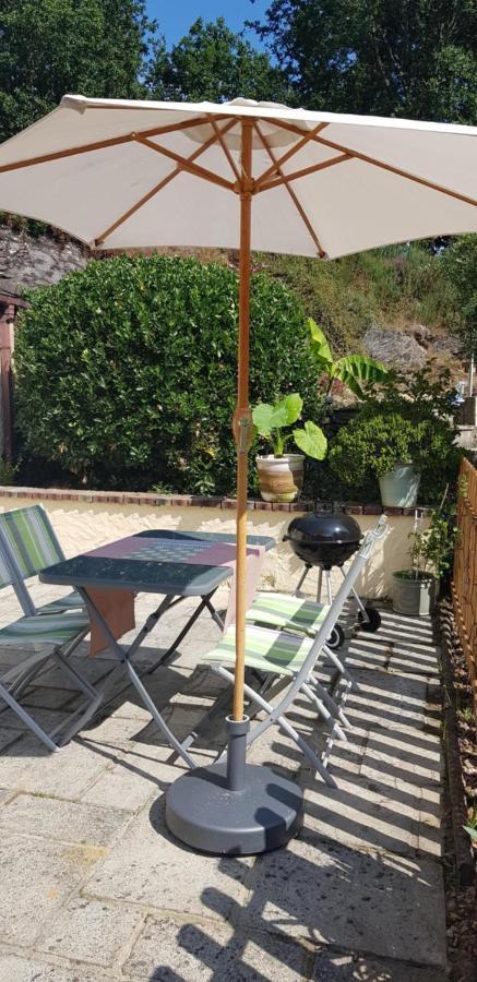 Le Vieux Moulin Gites - A Charming Stone Cottage With Garden View And Seasonal Pool Guegon Exterior foto